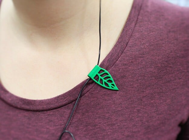 Leaf cable clip for headphones