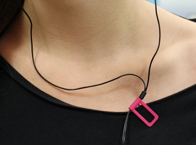 Shirt cable clip for headphone