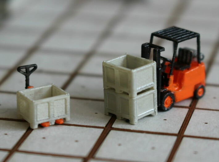 Hand Trucks and Pallets 3D Printed UnPainted N Scale Forklifts