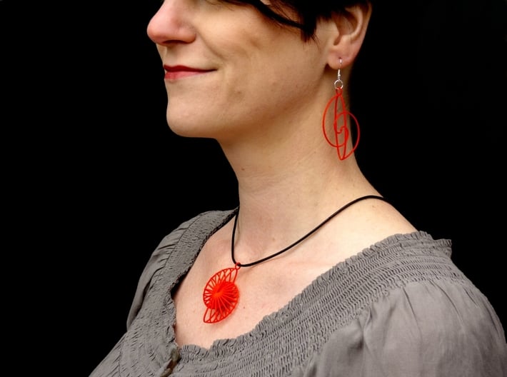 Quark Pendant - Wheely (1uU7fa) 3d printed Shown together with Spiral earrings