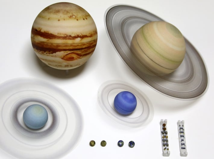 True scale model Solar-System. Moons &amp; all planets 3d printed Photo of the planet models assembled with their (optional) rings