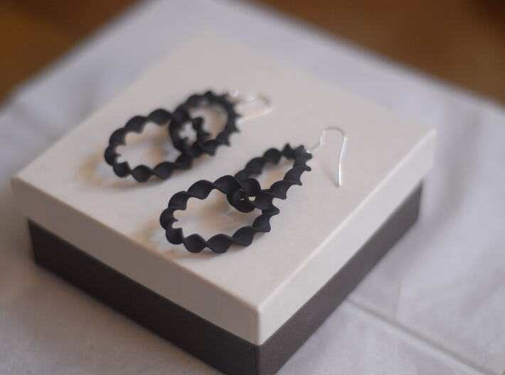 Chain Linked Twisted Earrings 3d printed 