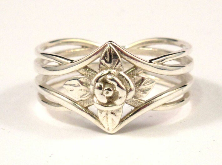 Romantic Rose ring with leaves (QTRLA5R6P) by Daphne
