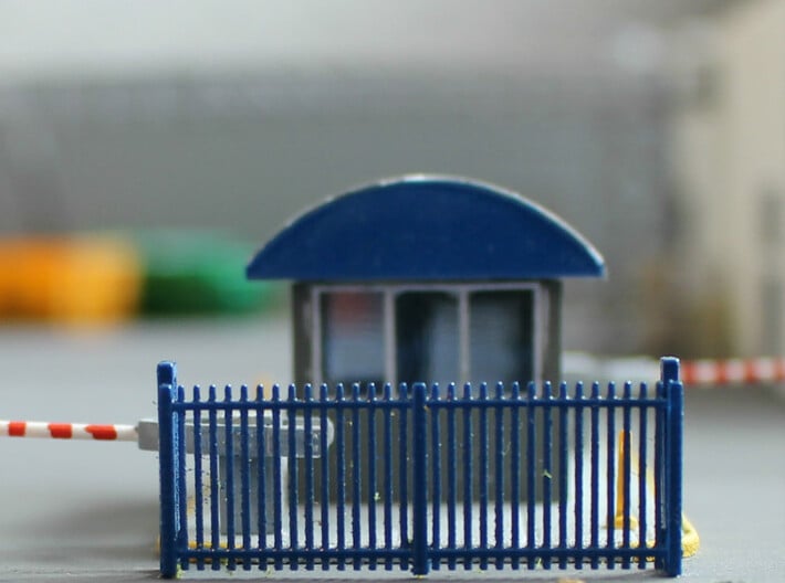 N Scale Modern Fence Set 3d printed short section of fence with gate posts