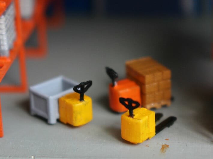 N Scale Electric Pallet Jack (4pc) 3d printed Painted electric pallet jacks with various loads (available separately)