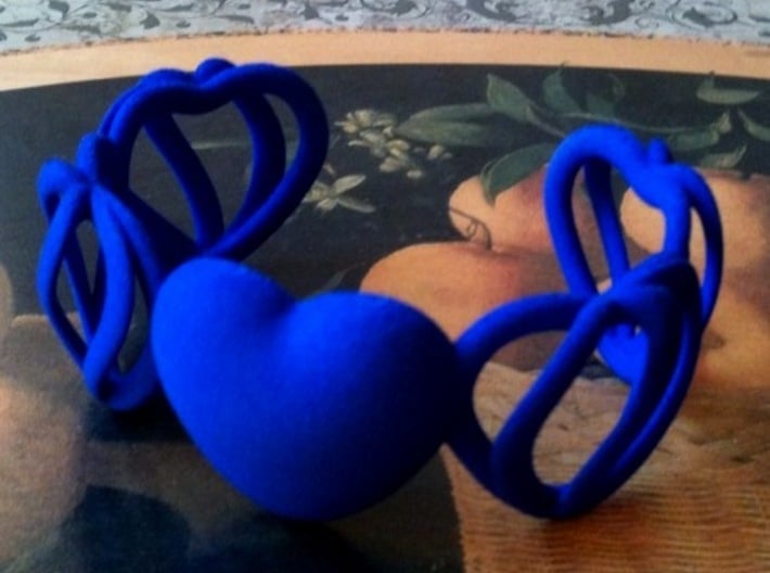 Heart Cage Bracelet (5 large Hearts, one solid) 3d printed 