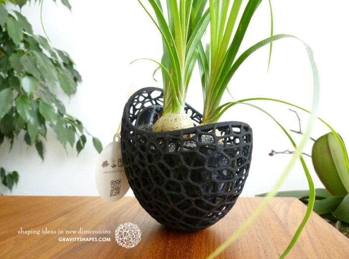 Capsule Planter outside shell for large Pot 3d printed Capsule Planter outside shell for large Pot (Black) with a large Pot