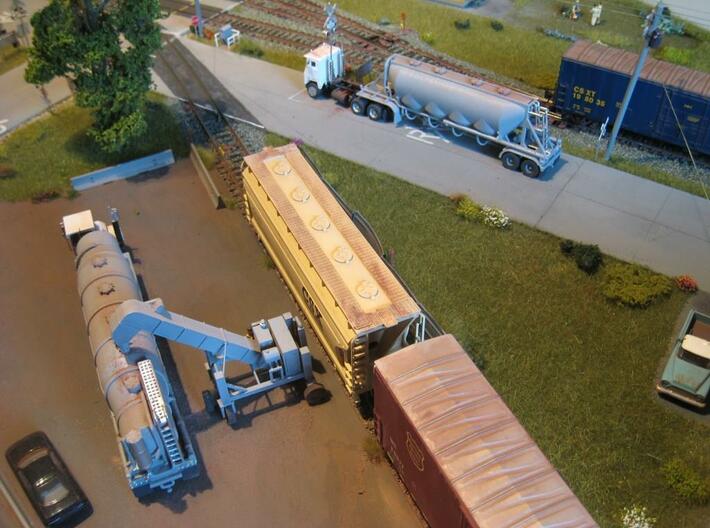 HO 1/87 Dry Bulk Trailer 18, J&L/Heil 1636 3d printed My 1636 dry bulk trailer on a friends layout at the RR crossing. Note my conveyer/unloader & 1625V trailer in the yard.