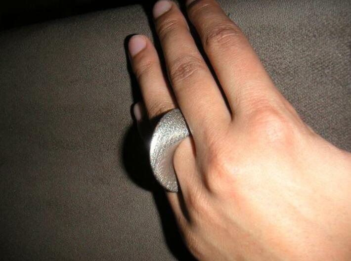 Möbius ring left hand 3d printed Description