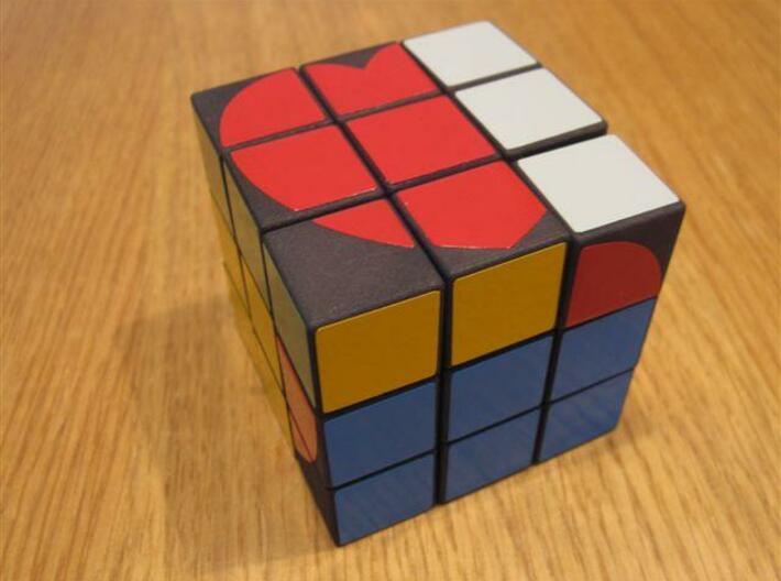Gift Cube 3d printed Scrambling the cube