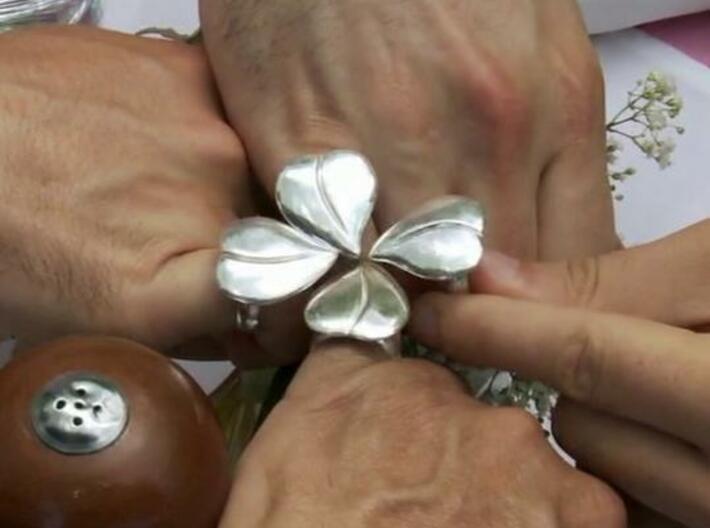 Four leaf clover ring like the gang's ring. Order  3d printed screenshot