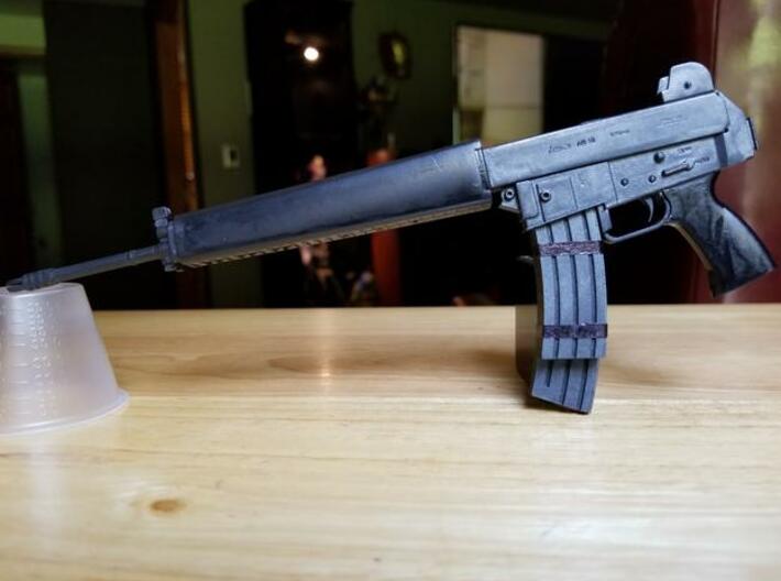 AR-18 with removeable double clip 1:4 scale 3d printed AR-18 model in frosted ultra detail, hand painted.  Size shown is 1:4 scale. 