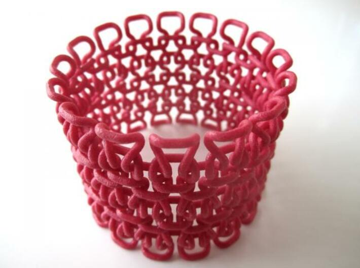 Stitch Bracelet - Large 3d printed Be careful this is a picture of the Medium version, not the Large one. In Winter Red Strong and Flexible (and manually varnished)