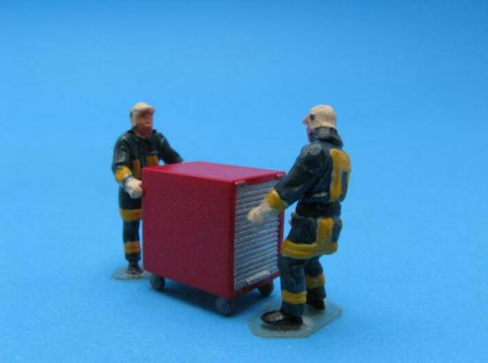 HO/1:87 Fire extinguisher container kit 3d printed Painted & assembled diorama (figures not included)