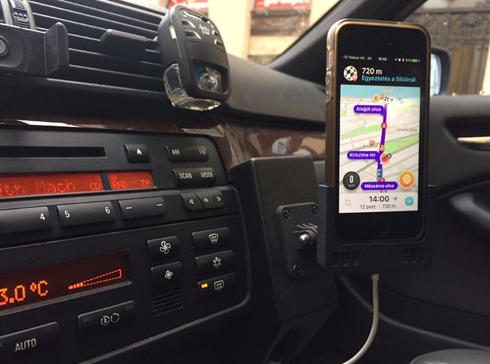 GoPro mount car holder for iPhone 5s / SE 3d printed Real life example