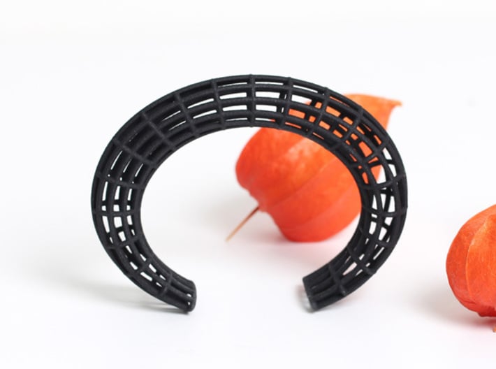 black parametrical cuff bracelet geometrical desig 3d printed sideview cuff bracelt