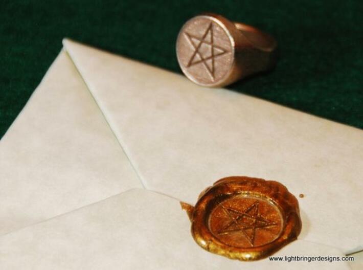 Pentagram Signet Ring 3d printed Photo of the ring in gold plated stainless steel (material no longer available)