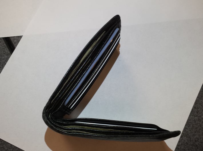 QuarterCard 3d printed Thickness in an average wallet