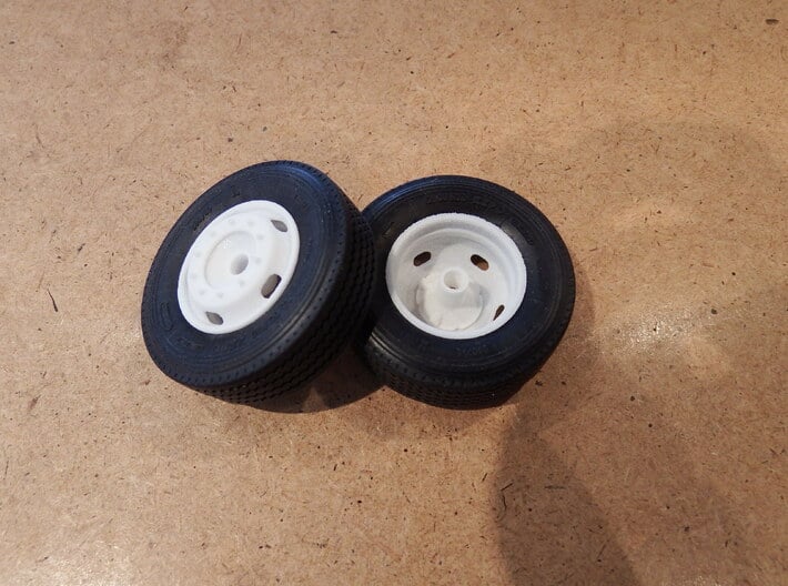 5-Hole Front Rims with Volvo hub cab 3d printed 