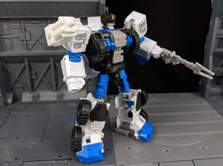 TF CW Streetwise Wide Car Cannon Adapter 3d printed Mounted on Rook's shoulder