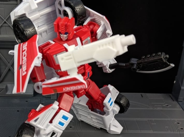 TF CW First Aid Car Cannon Adapter 3d printed Used as a hand weapon in robot mode
