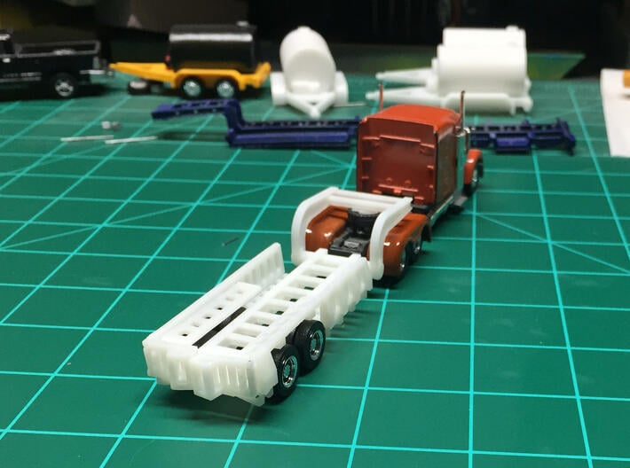 1/64 Scale Folding combine trailer 3d printed 