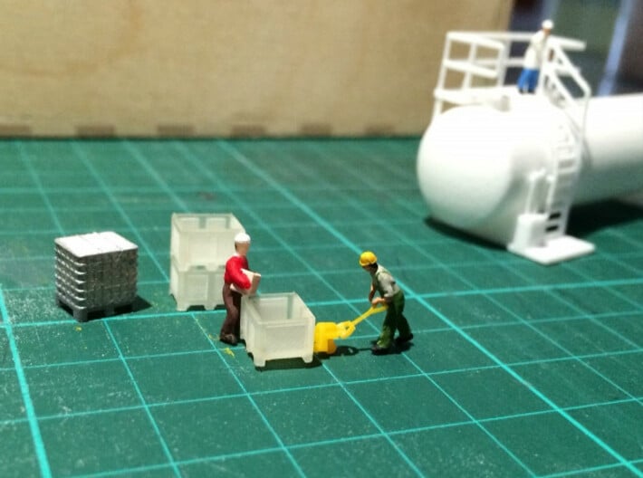 N Scale Palletbox (4pc) 3d printed The tiny people testing the boxes...