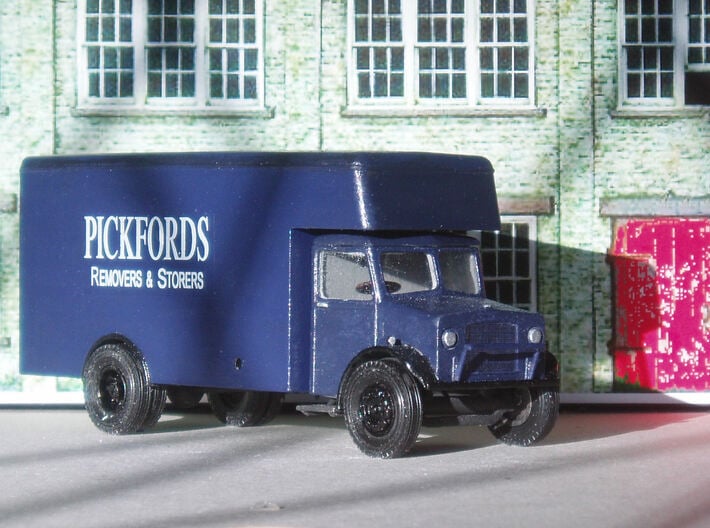 1:43 Bedford OY Cab & Chassis (single fuel tank) 3d printed Fitted with Luton body