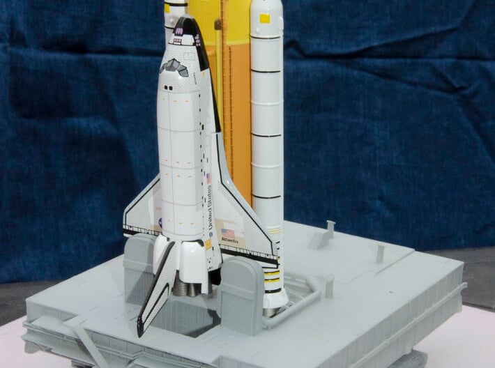 1/400 Shuttle MLP, launch pad NASA 3d printed My first customer's model, with Dragon Shuttle fitted. 