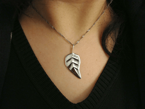 leaf pendant in Fine Detail Polished Silver