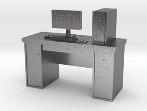  HO scale PC with desk in Natural Silver