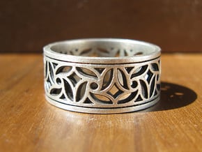 Gothic Pinwheel Tracery Ring (Open) in Natural Silver