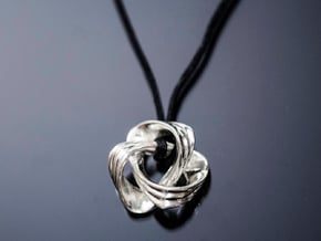 Nudo Pendant in Fine Detail Polished Silver