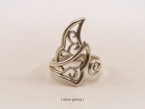 Kaya's Ring in Polished Silver