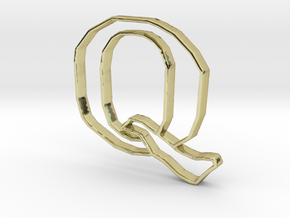 Typography Pendant Q in 18k Gold