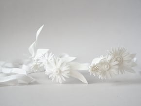 Daisy Crown in White Natural Versatile Plastic