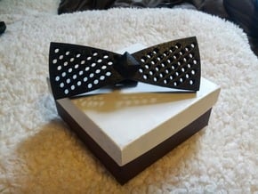 Spinning bow tie - rounded holes in White Natural Versatile Plastic