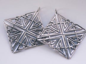 Celtic Knot Earring in Polished Silver
