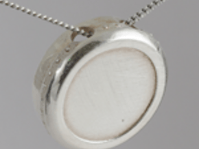 Bodhrán pendant in Polished Silver