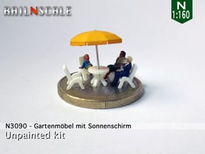 Gartenmöbel mit Sonnenschirm (N 1:160) in Gray Fine Detail Plastic