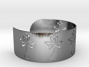 Ø2.677 inch/Ø68 mm Flower Bracelet in Polished Silver