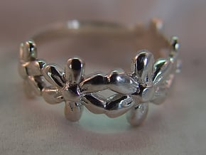 Flower Ring in Polished Silver