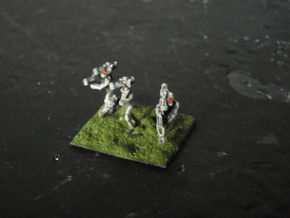 MG144-Aotrs08B War Droid Command Element in White Natural Versatile Plastic