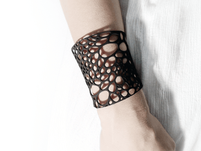Voronoi bracelet #1 (LARGE) in White Natural Versatile Plastic