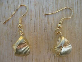 Ribbed Shell Earrings in Natural Brass