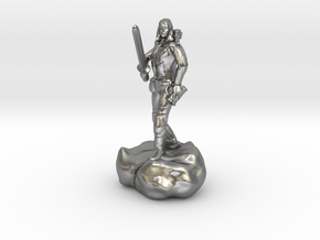 Male Halfling Bard With Rapier and Lutebow in Natural Silver