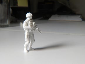Modern Soldier Standing Esc: 1/24 in White Natural Versatile Plastic