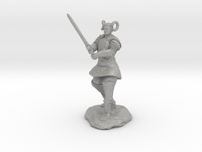 Tiefling Paladin in Platemail with Greatsword in Aluminum
