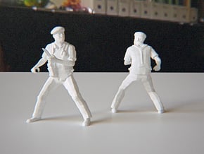 Soldier with Knife 1:24 in White Natural Versatile Plastic