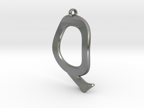 Distorted letter Q in Natural Silver